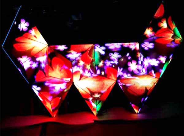 三角闆led顯(xiǎn)示屏,舞台異(yì)形顯(xiǎn)示屏